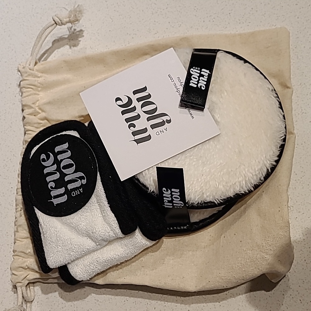 *closet clearout* 2/$20 NIB - True and You - spa set